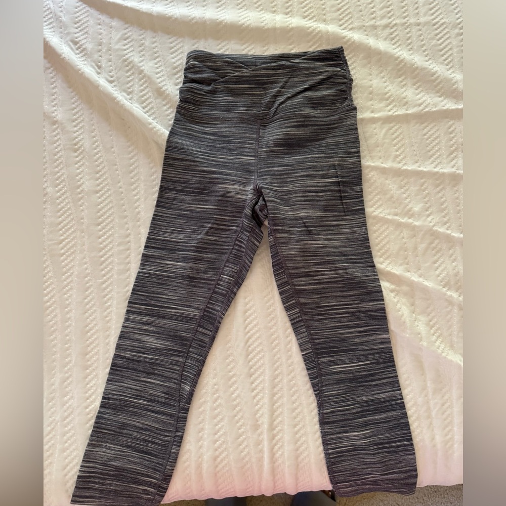Luluemon, Grey striped workout pants, Capris, size 4, condition New